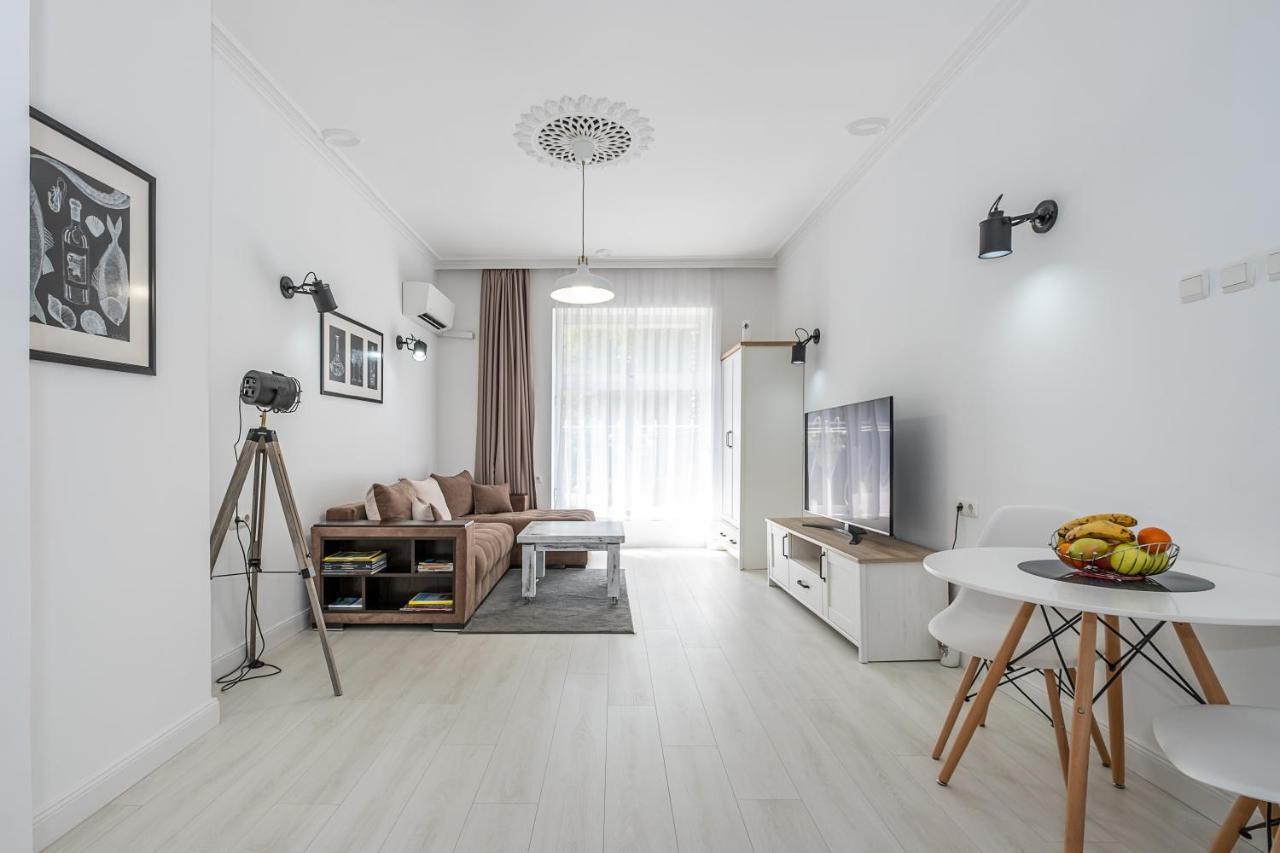 Jazz & Wine - Luxury Apartment By The Sea & Parking & Hbo & Netflix Varna Exterior photo